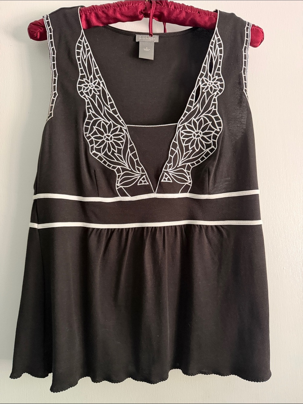 Vintage Ann Taylor Black Sleeveless Tank with White Embroidered V-Neck/Size S